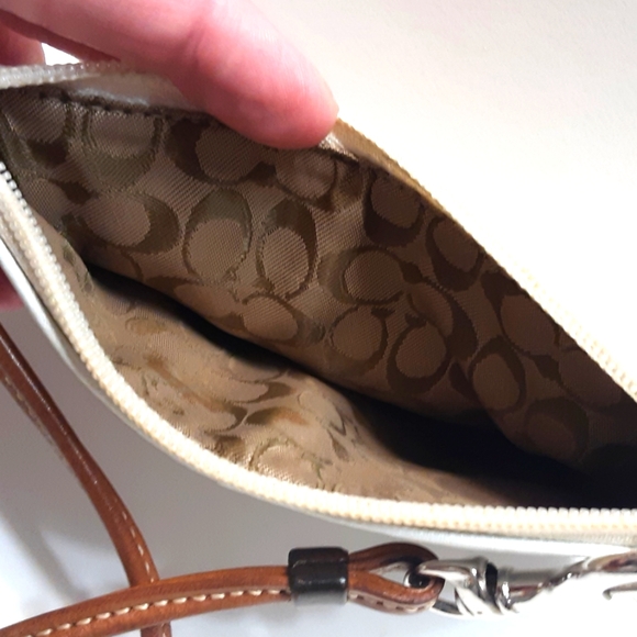 Coach white leather side zipper wristlet - Picture 3 of 4